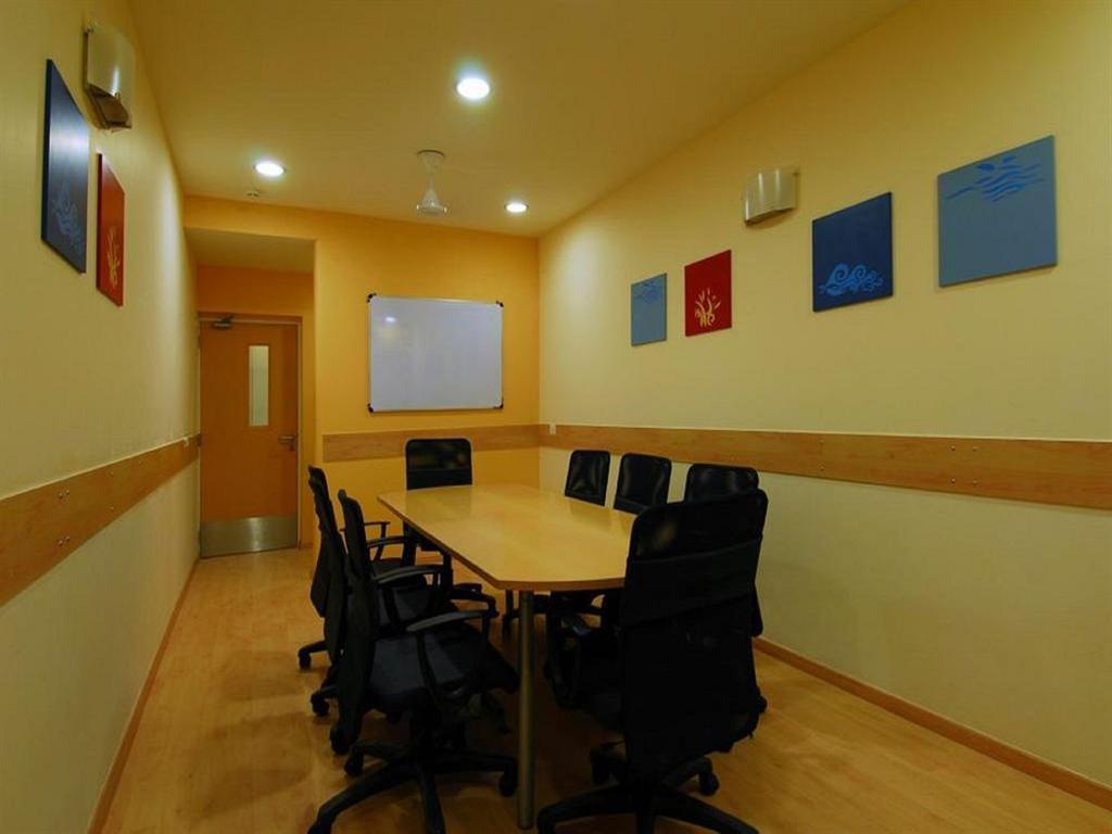 Faridabad Hotel Buitenkant foto
