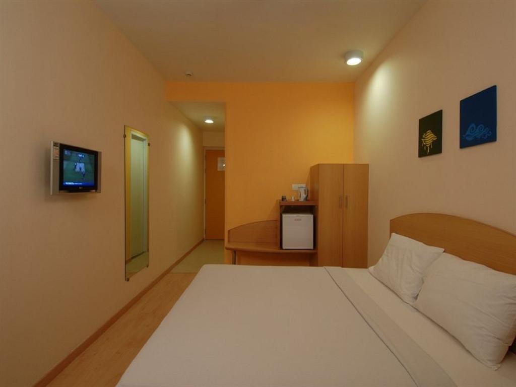 Faridabad Hotel Buitenkant foto