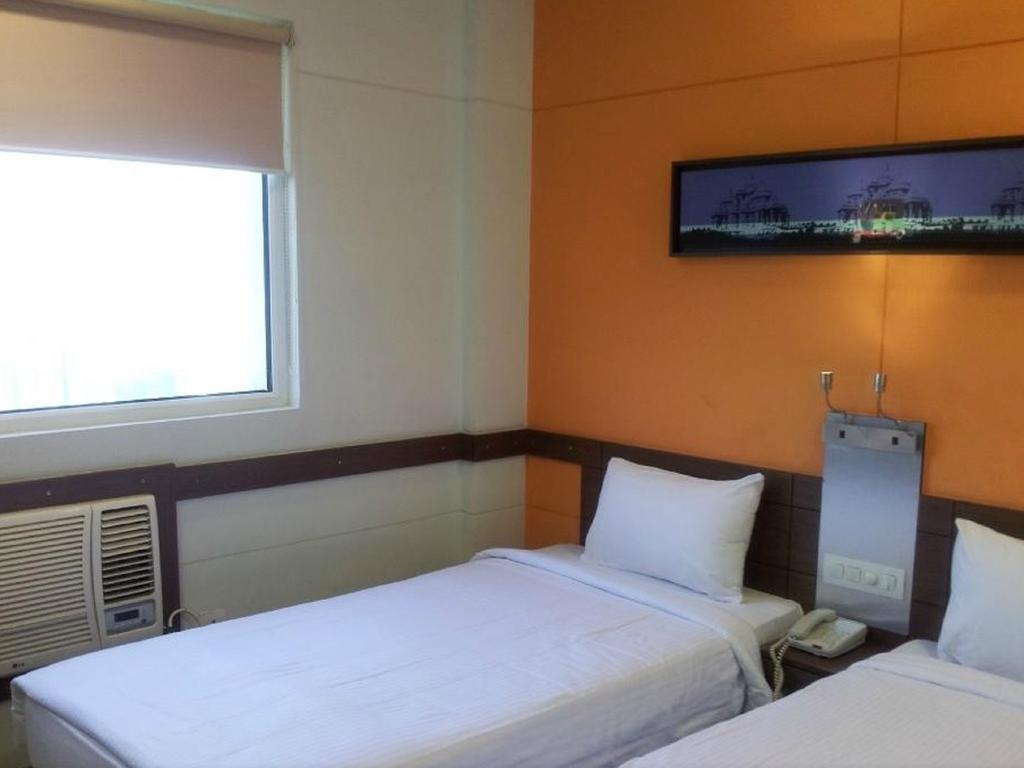 Faridabad Hotel Buitenkant foto